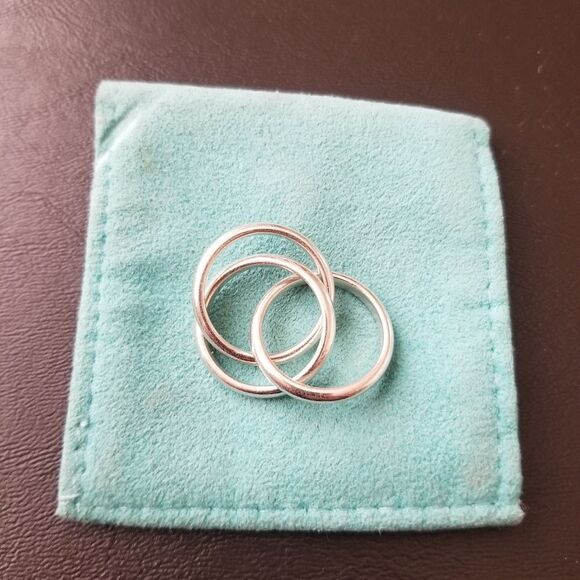 Tiffany & Co. Triple Interlocking Ring - Picture 2 of 4